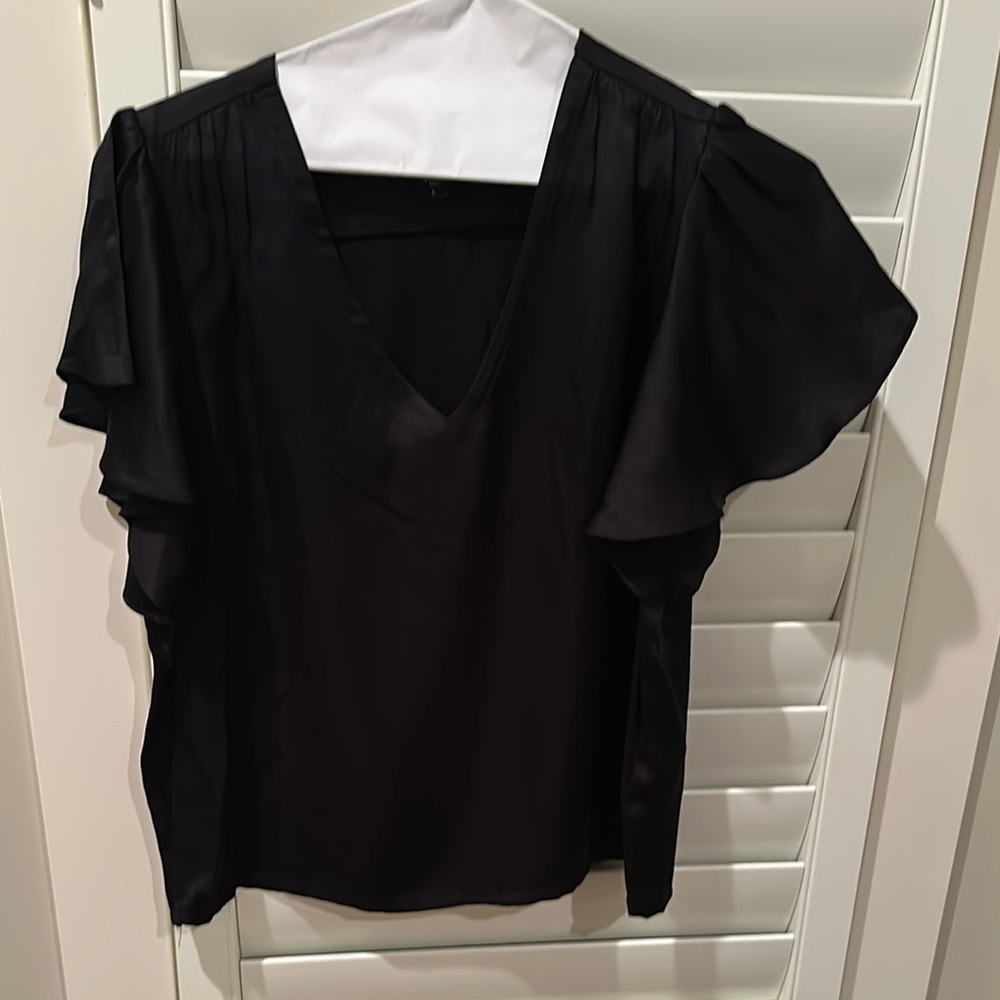 Karen Kane Satin Black Women's Top with flutter sleeves, Sz Large Like New!